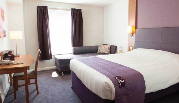 Premier Inn London Enfield Esterno foto